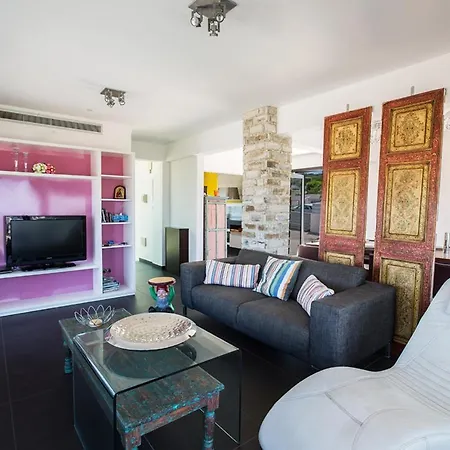 Amazing With Private Pool 1585